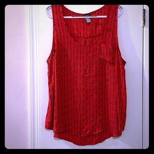 TORRID RED W/BLACK ARROWS SLEEVELESS TOP SIZE 3X